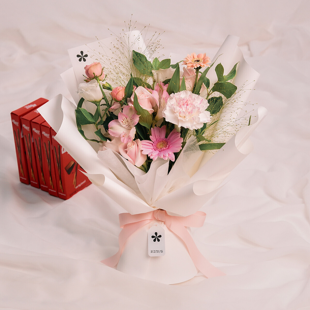 핑크 계절 꽃다발+빼빼로 5개