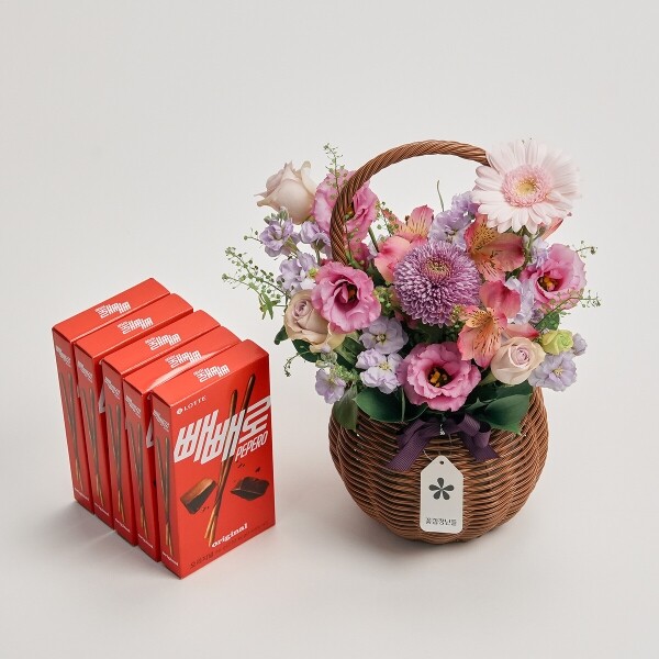 꽃집청년들,핑크 퍼플 꽃바구니+빼빼로 5개