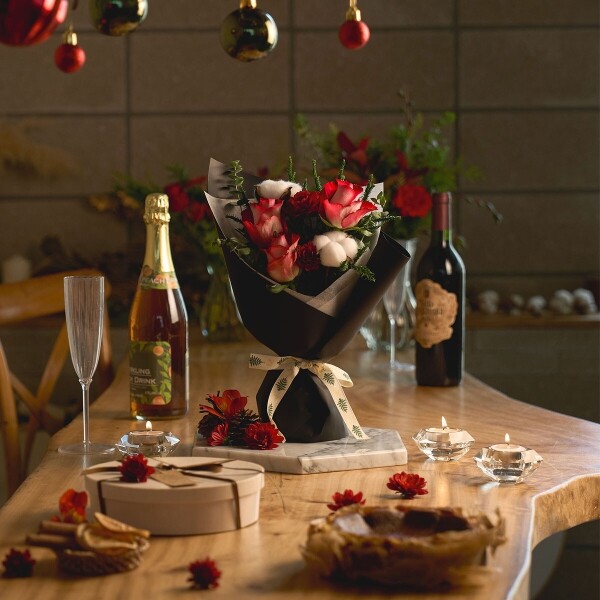 꽃집청년들,크리스마스 꽃다발+디엔타르 케이크(서울한정)