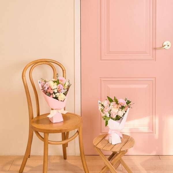 꽃집청년들,화이트 핑크 계절 꽃다발+페레로로쉐 8구